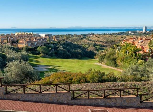 3 soveværelse Lejlighed til leje i Santa Clara, Marbella med swimmingpool garage - € 2.900 (Ref: 9518273)