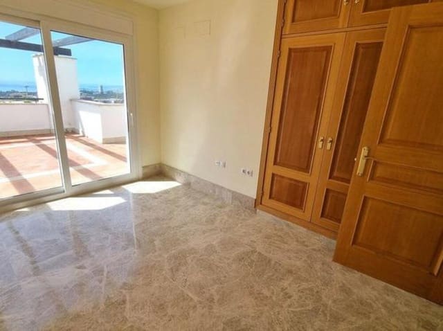 3 soveværelse Lejlighed til leje i Santa Clara, Marbella med swimmingpool garage - € 2.900 (Ref: 9518273)