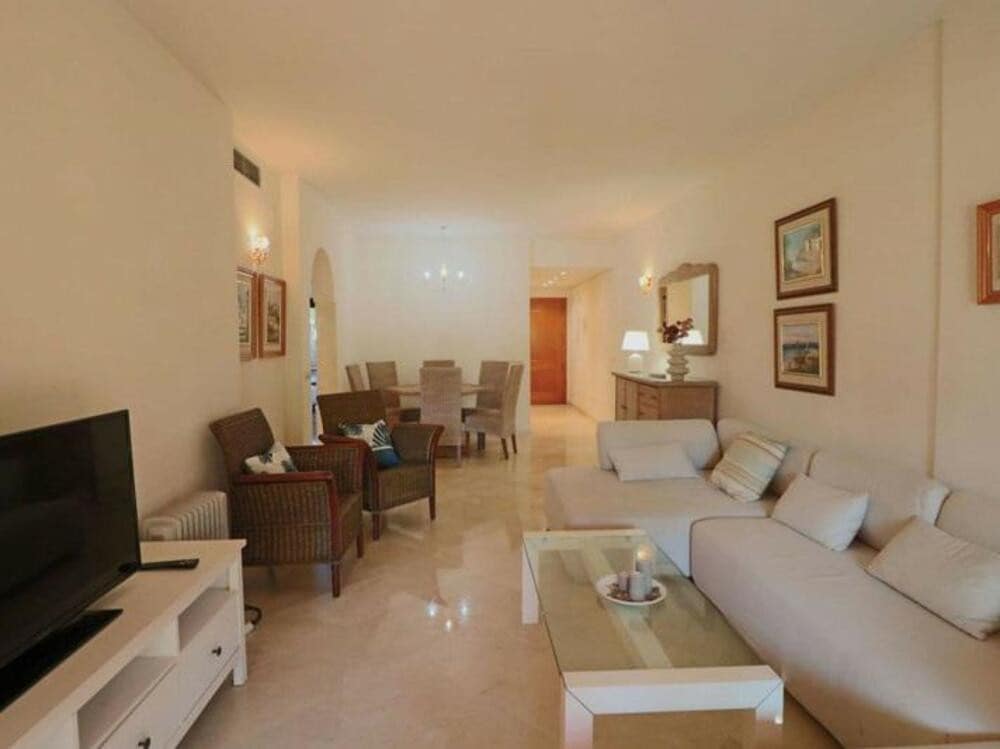 2 soverom Leilighet til salgs i Marbella med svømmebasseng garasje - € 445 000 (Ref: 9518274)