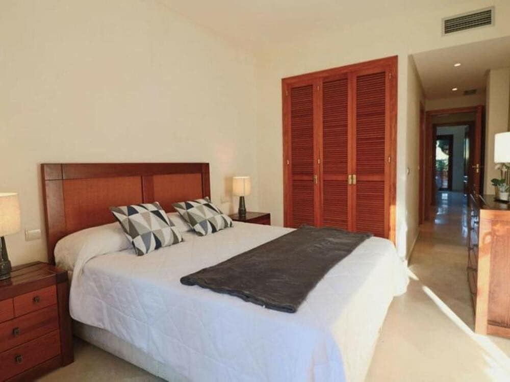 2 soverom Leilighet til salgs i Marbella med svømmebasseng garasje - € 445 000 (Ref: 9518274)