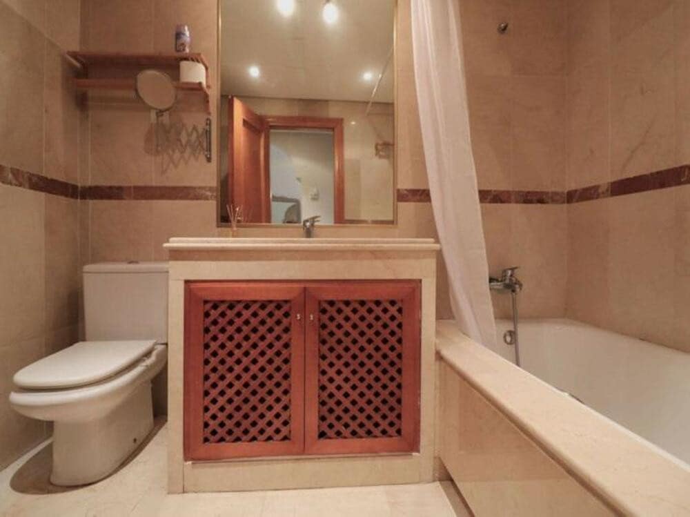 2 soverom Leilighet til salgs i Marbella med svømmebasseng garasje - € 445 000 (Ref: 9518274)