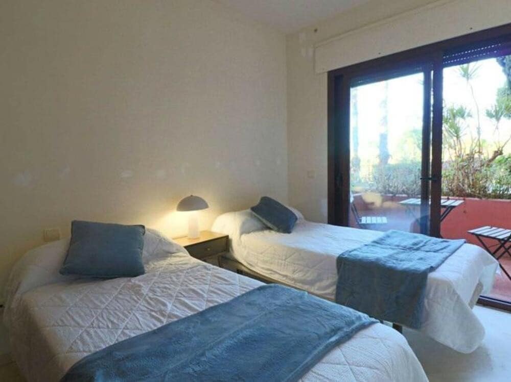 2 soverom Leilighet til salgs i Marbella med svømmebasseng garasje - € 445 000 (Ref: 9518274)