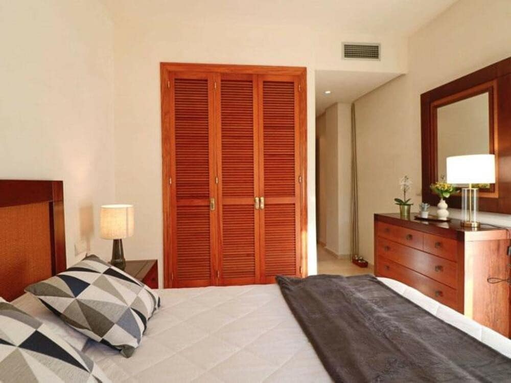 2 soverom Leilighet til salgs i Marbella med svømmebasseng garasje - € 445 000 (Ref: 9518274)