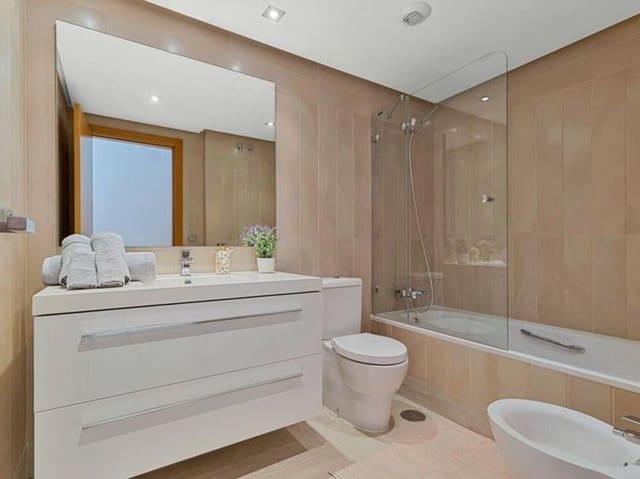 3 chambre Penthouse à vendre à Nueva Alcántara, Marbella avec piscine garage - 600 000 € (Ref: 9518276)