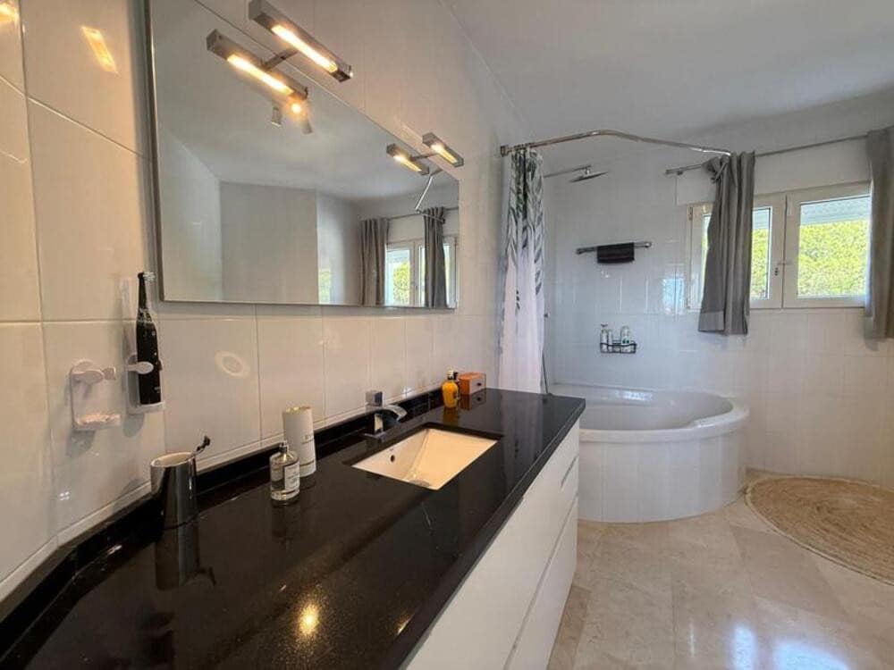 4 camera da letto Villa in vendita in Marbella con piscina garage - 1.355.000 € (Rif: 9518277)