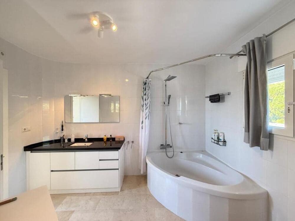 4 camera da letto Villa in vendita in Marbella con piscina garage - 1.355.000 € (Rif: 9518277)