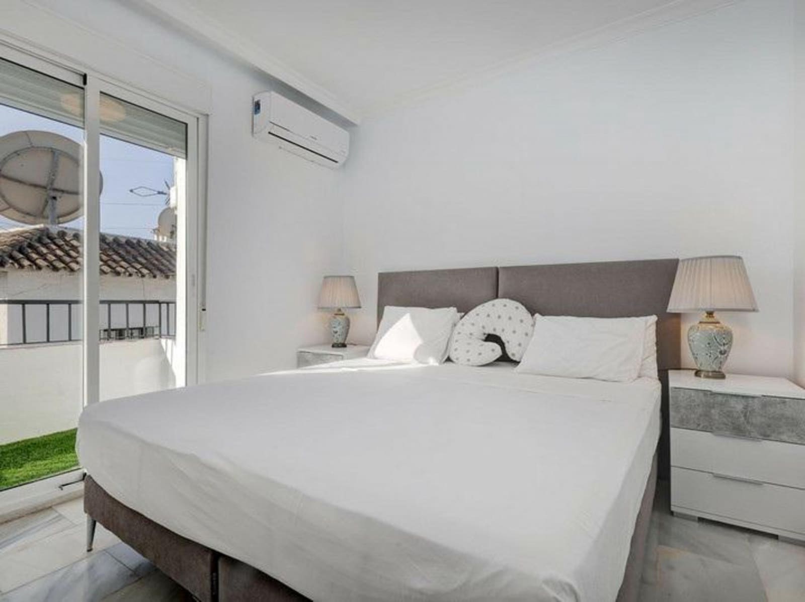 6 soveværelse Villa til salg i Marbella med swimmingpool garage - € 1.500.000 (Ref: 9518278)