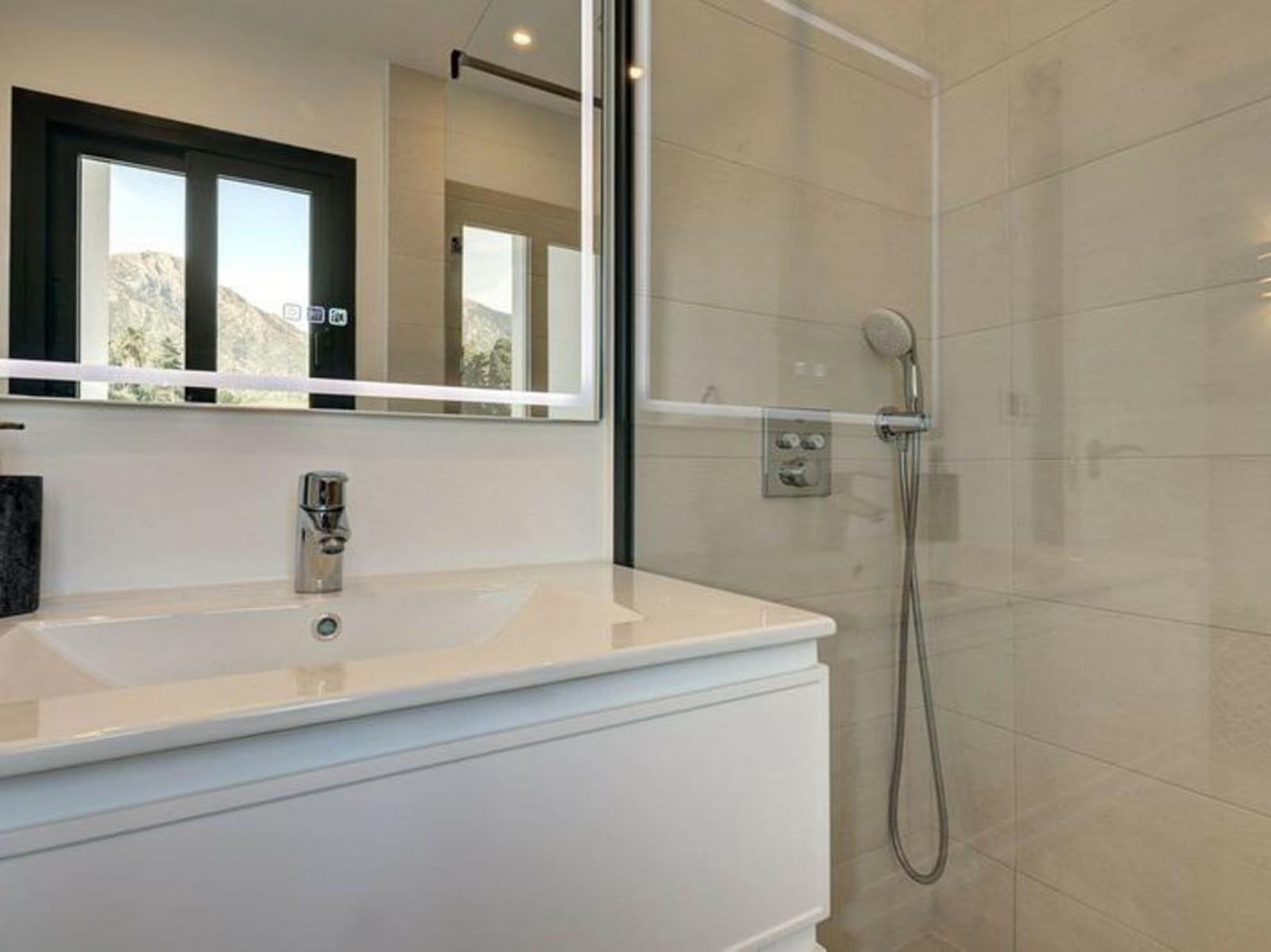 6 soveværelse Villa til salg i Marbella med swimmingpool garage - € 1.500.000 (Ref: 9518278)