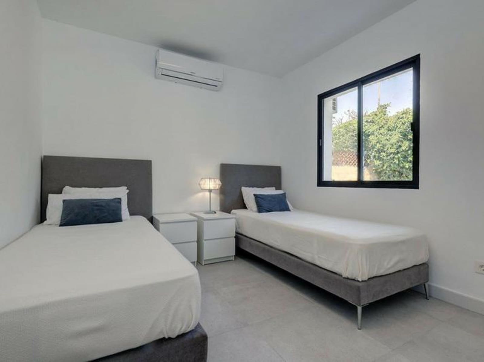 6 soveværelse Villa til salg i Marbella med swimmingpool garage - € 1.500.000 (Ref: 9518278)