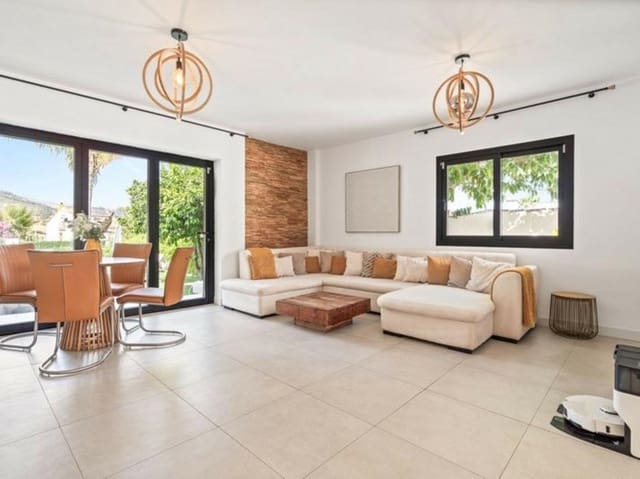 6 soveværelse Villa til salg i Playa Bajadilla - Puertos, Marbella med swimmingpool garage - € 1.500.000 (Ref: 9518278)