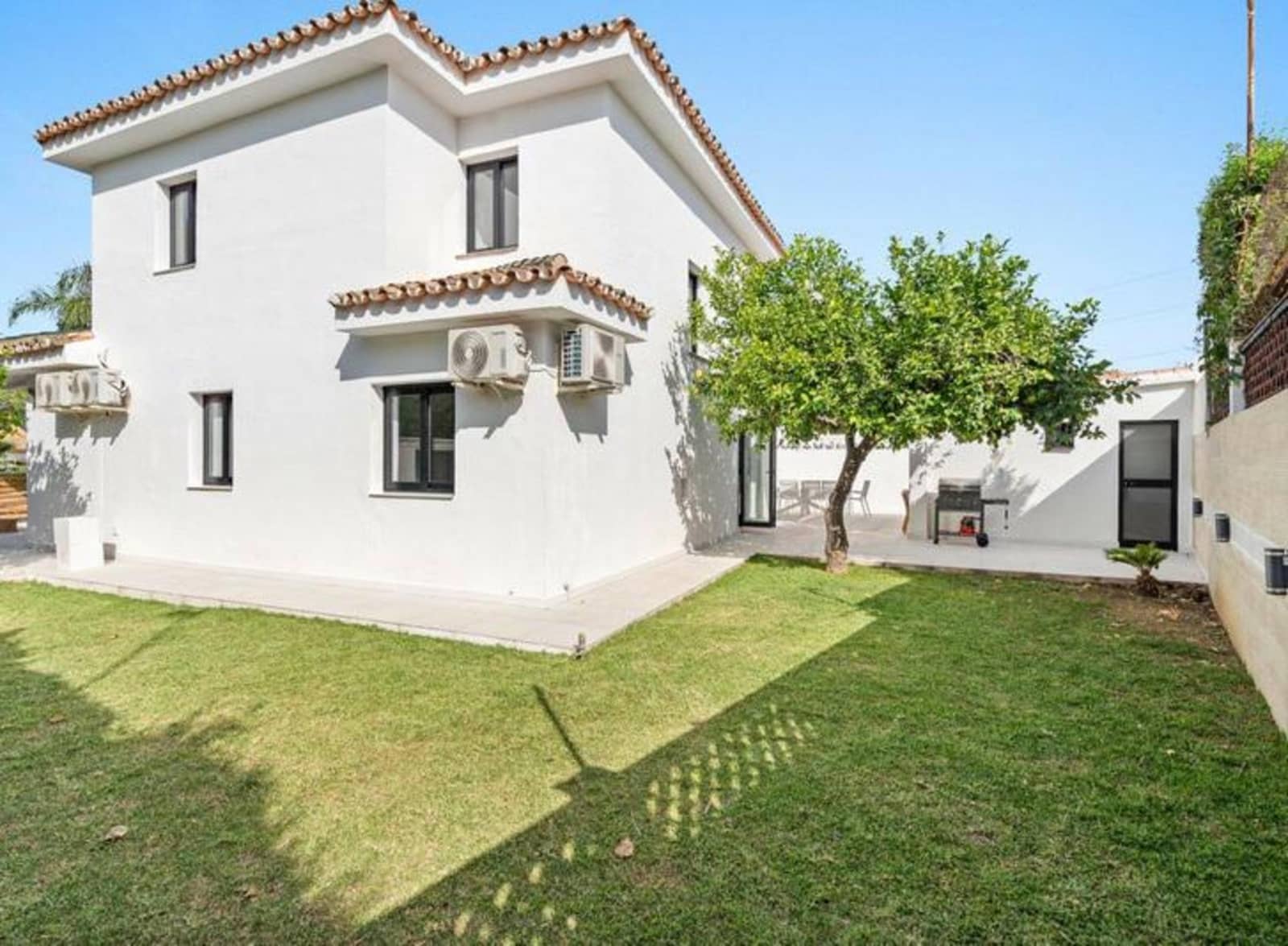6 soveværelse Villa til salg i Marbella med swimmingpool garage - € 1.500.000 (Ref: 9518278)