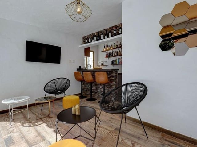 6 slaapkamer Villa te koop in Playa Bajadilla - Puertos, Marbella met zwembad garage - € 1.400.000 (Ref: 9518278)