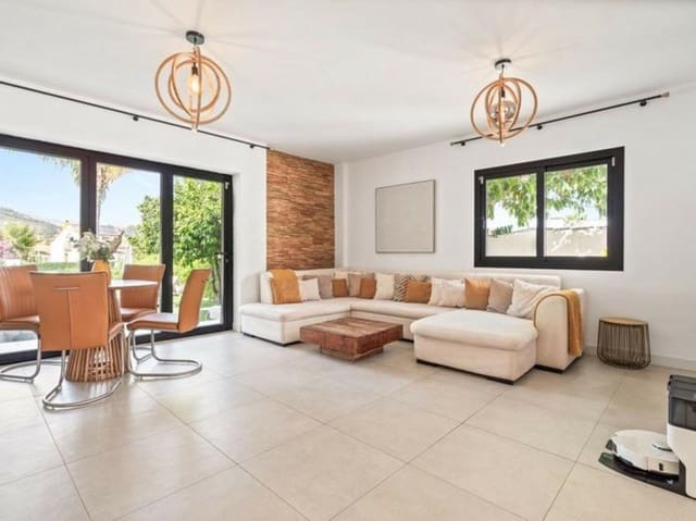 6 slaapkamer Villa te koop in Playa Bajadilla - Puertos, Marbella met zwembad garage - € 1.400.000 (Ref: 9518278)