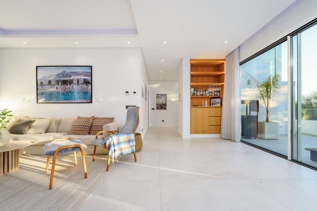 5 soverom Villa til salgs i Las Brisas, Marbella med svømmebasseng garasje - € 2 350 000 (Ref: 9523776)