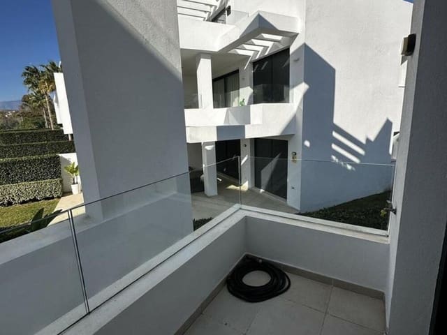 2 quarto Apartamento para arrendar em La Alquería, Estepona com piscina garagem - 3 300 € (Ref: 9523777)