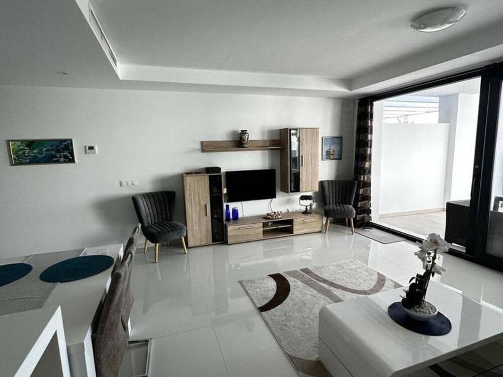 2 quarto Apartamento para arrendar em Estepona com piscina garagem - 3 300 € (Ref: 9523777)