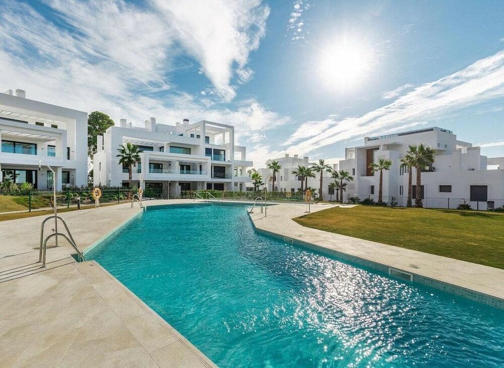 2 quarto Apartamento para arrendar em Estepona com piscina garagem - 3 300 € (Ref: 9523777)