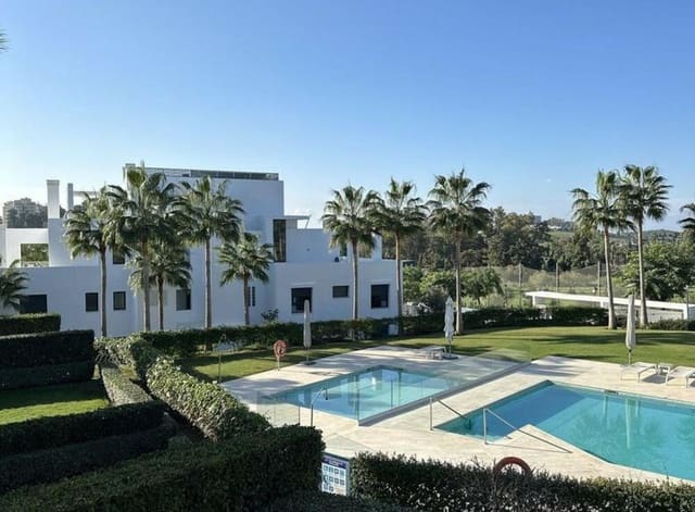 2 quarto Apartamento para arrendar em La Alquería, Estepona com piscina garagem - 3 300 € (Ref: 9523777)