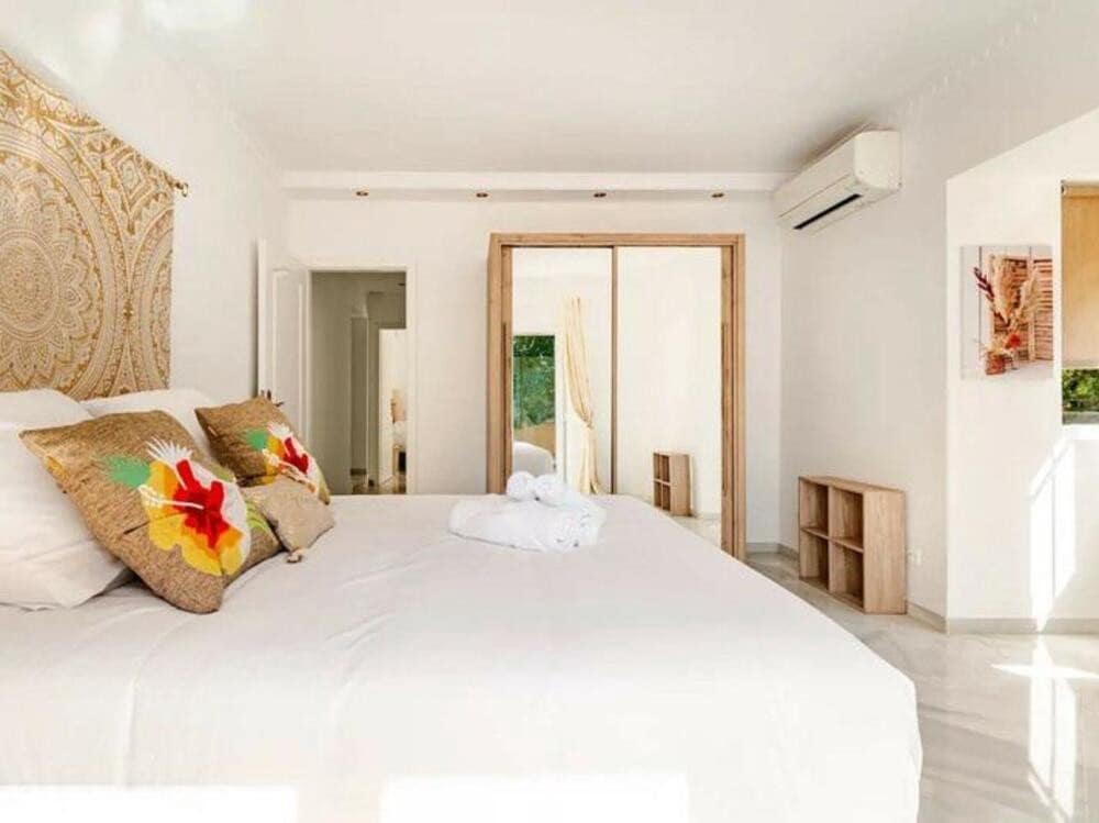 4 quarto Moradia para venda em Marbella com piscina garagem - 1 750 000 € (Ref: 9523779)