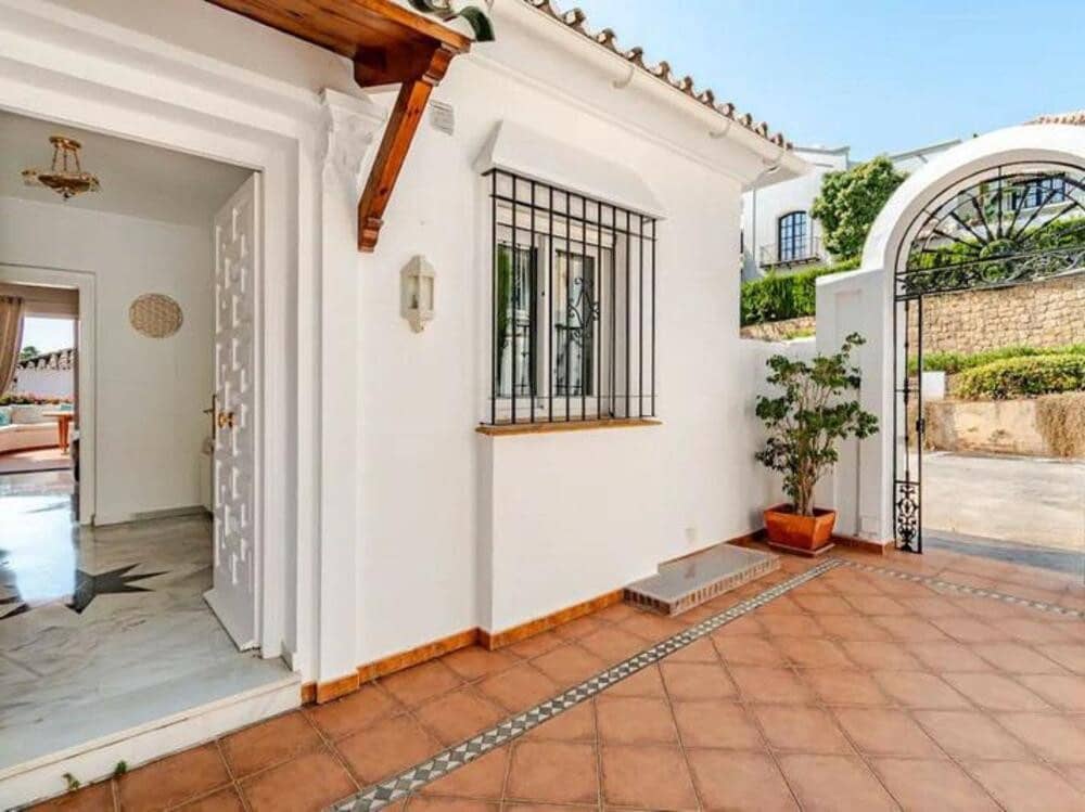 4 quarto Moradia para venda em Marbella com piscina garagem - 1 750 000 € (Ref: 9523779)