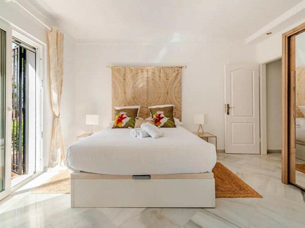 4 quarto Moradia para venda em Marbella com piscina garagem - 1 750 000 € (Ref: 9523779)