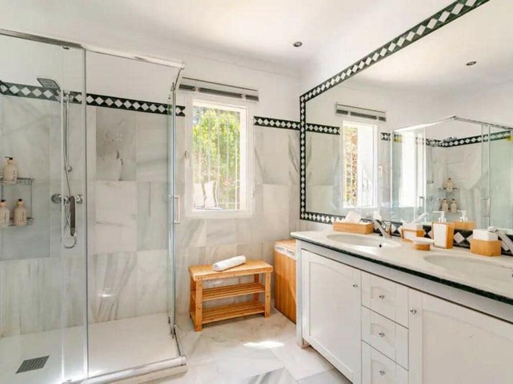 4 quarto Moradia para venda em Marbella com piscina garagem - 1 750 000 € (Ref: 9523779)