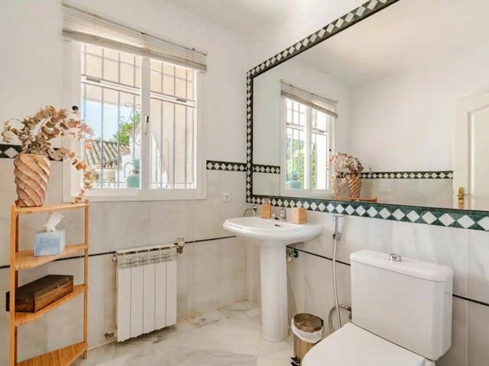 4 quarto Moradia para venda em Marbella com piscina garagem - 1 750 000 € (Ref: 9523779)