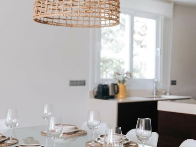 Chalet de 3 habitaciones en Marbesa, Marbella en alquiler con piscina garaje - 10.000 € (Ref: 9525937)