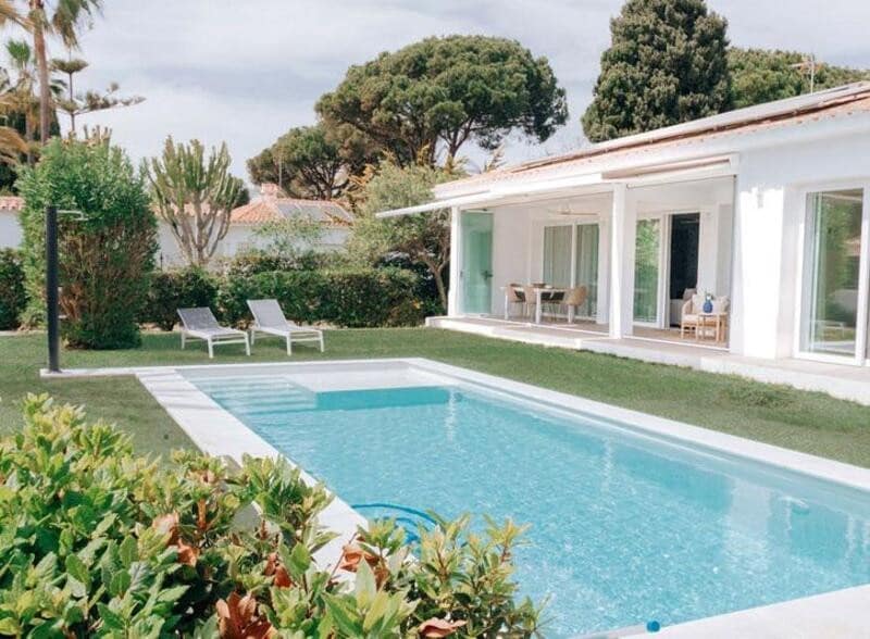 Chalet de 3 habitaciones en Marbella en alquiler con piscina garaje - 10.000 € (Ref: 9525937)