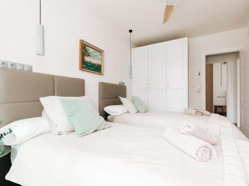 Chalet de 3 habitaciones en Marbella en alquiler con piscina garaje - 10.000 € (Ref: 9525937)