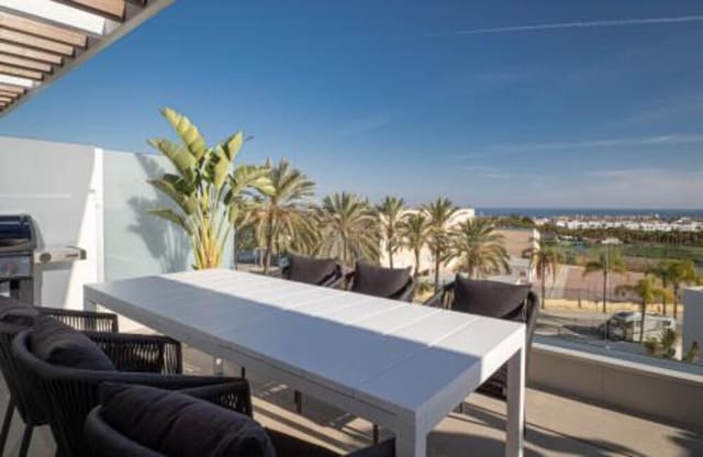 3 sovrum Takvåning att hyra i Cancelada, Estepona med pool garage - 2 950 € (Ref: 9529198)