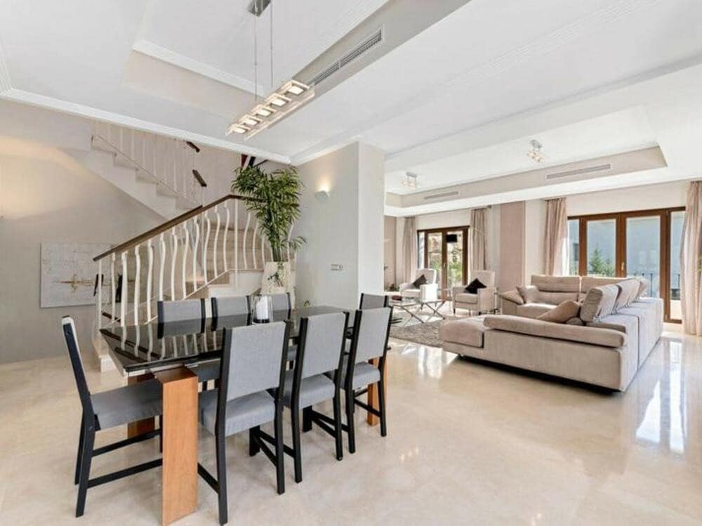 4 bedroom Villa for rent in Benahavis with pool garage - € 7,900 (Ref: 9529199)