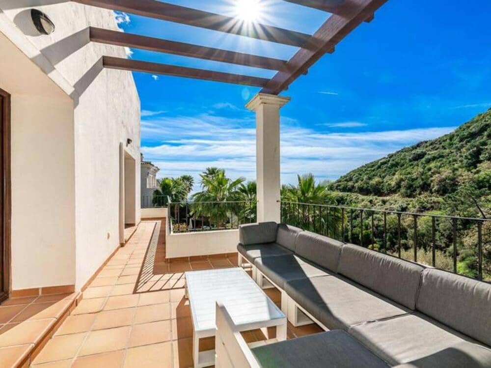 4 bedroom Villa for rent in Benahavis with pool garage - € 7,900 (Ref: 9529199)