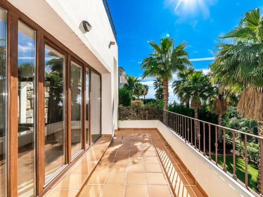 4 bedroom Villa for rent in Benahavis with pool garage - € 7,900 (Ref: 9529199)