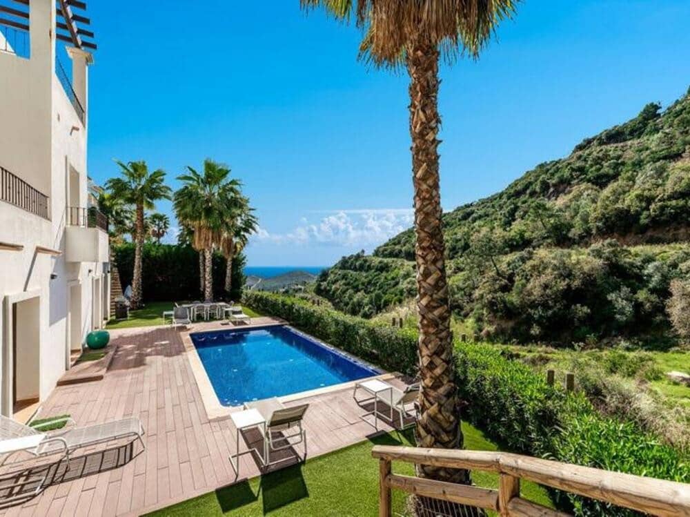 4 bedroom Villa for rent in Benahavis with pool garage - € 7,900 (Ref: 9529199)