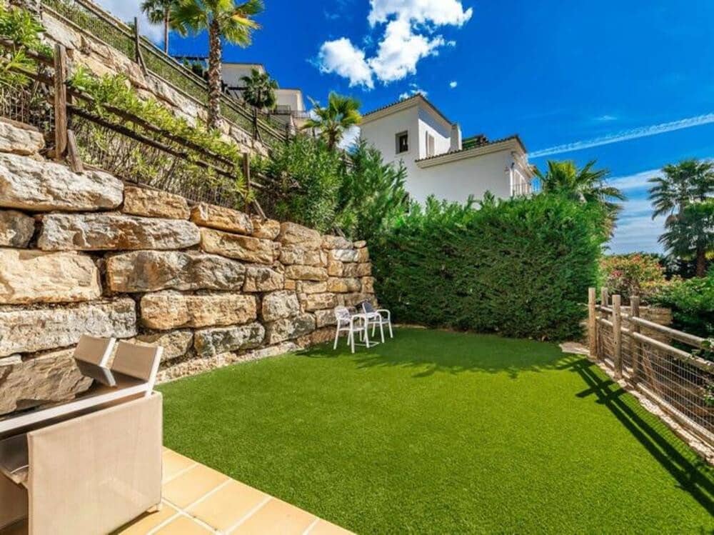 4 bedroom Villa for rent in Benahavis with pool garage - € 7,900 (Ref: 9529199)