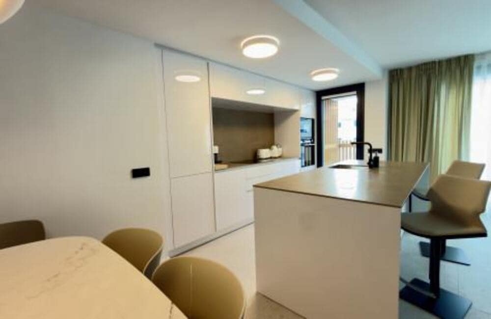 3 quarto Apartamento para arrendar em Marbella com garagem - 4 200 € (Ref: 9529200)