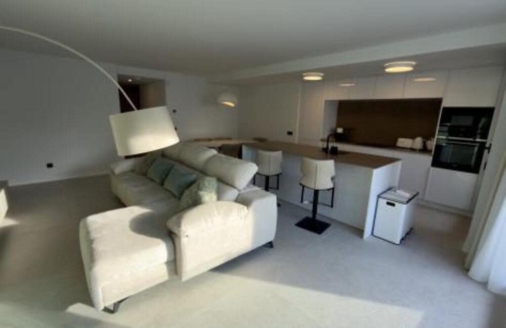 3 quarto Apartamento para arrendar em Marbella com garagem - 4 200 € (Ref: 9529200)