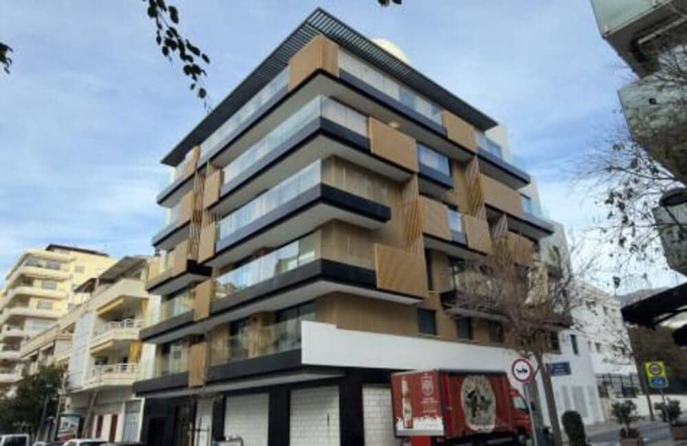 3 quarto Apartamento para arrendar em Marbella com garagem - 4 200 € (Ref: 9529200)