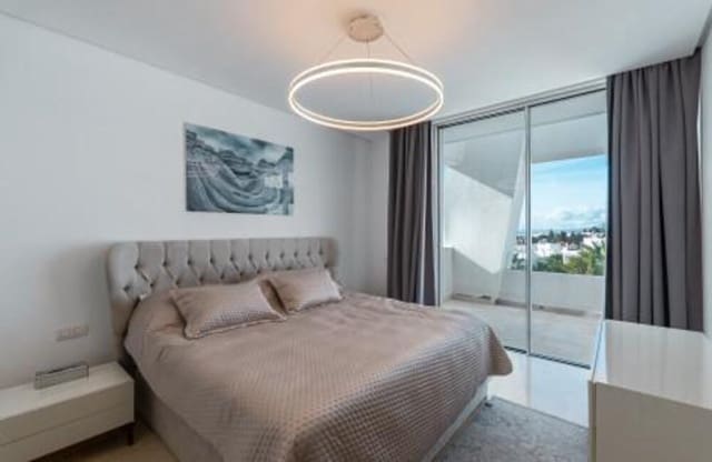 Casa de 4 habitaciones en Río Real, Marbella en alquiler con piscina garaje - 6.500 € (Ref: 9529201)