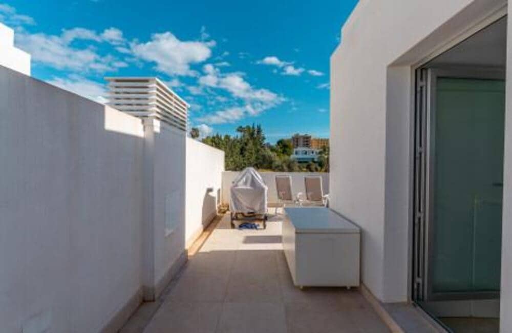 Casa de 4 habitaciones en Marbella en alquiler con piscina garaje - 6.500 € (Ref: 9529201)