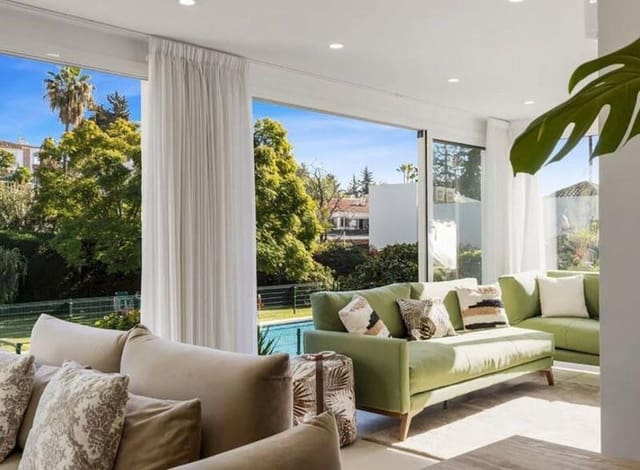 2 slaapkamer Appartement te huur in Nueva Andalucía Centro, Marbella met zwembad garage - € 2.500 (Ref: 9529203)