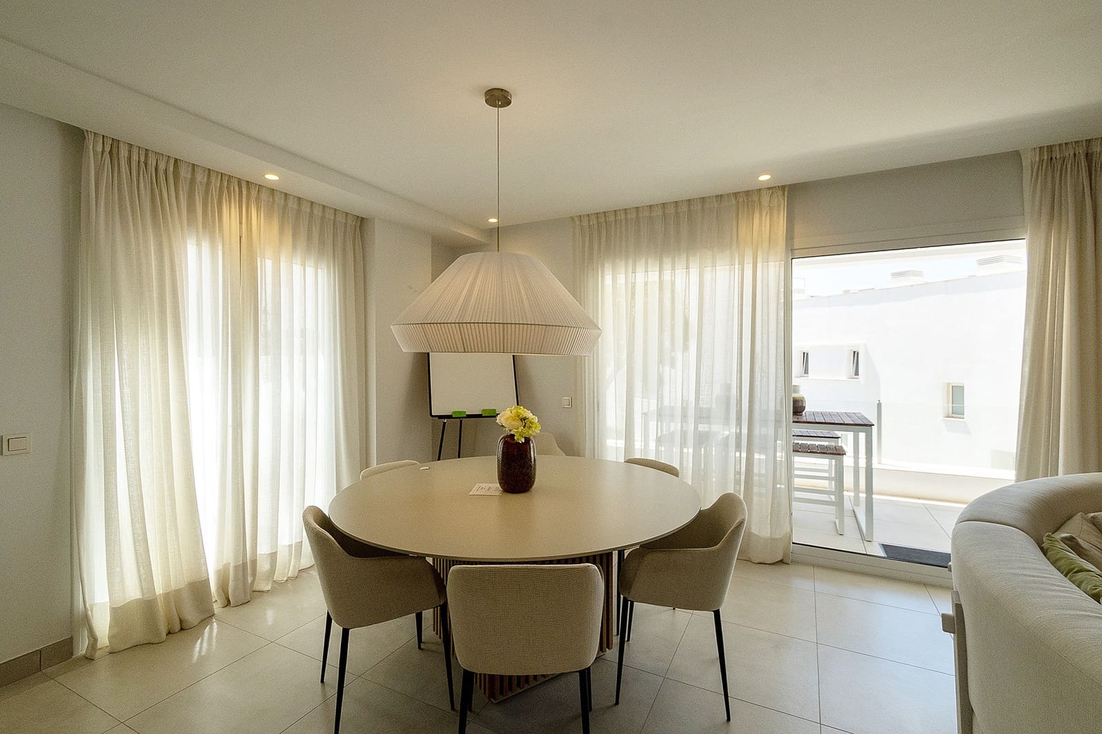 4 chambre Penthouse à vendre à Marbella avec piscine garage - 749 000 € (Ref: 9529204)
