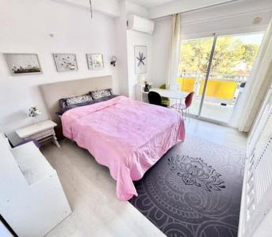 1 quarto Apartamento para arrendar em Las Brisas, Marbella - 1 300 € (Ref: 9529205)