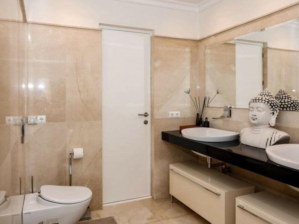 Chalet de 3 habitaciones en La Quinta en alquiler con piscina garaje - 6.500 € (Ref: 9533031)