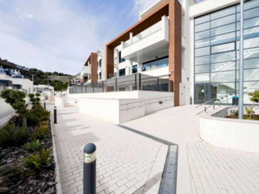 2 soverom Leilighet til salgs i Los Arqueros med svømmebasseng garasje - € 597 000 (Ref: 9533033)