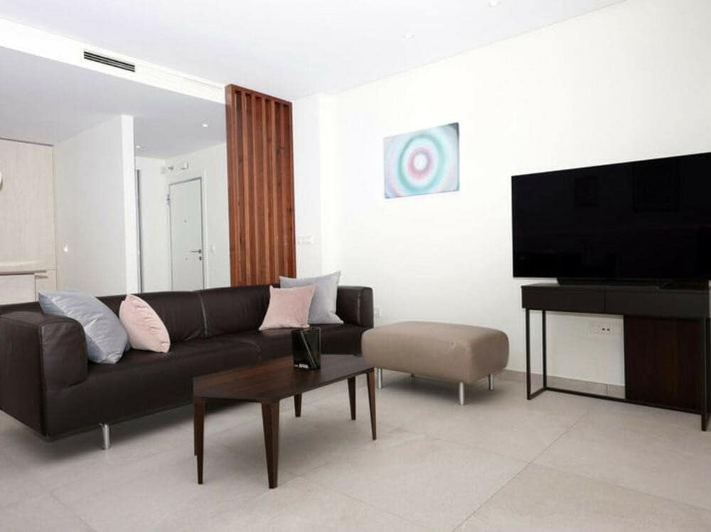 Appartement de 2 chambres à louer à Los Arqueros avec piscine garage - 2 400 € (Ref: 9533034)