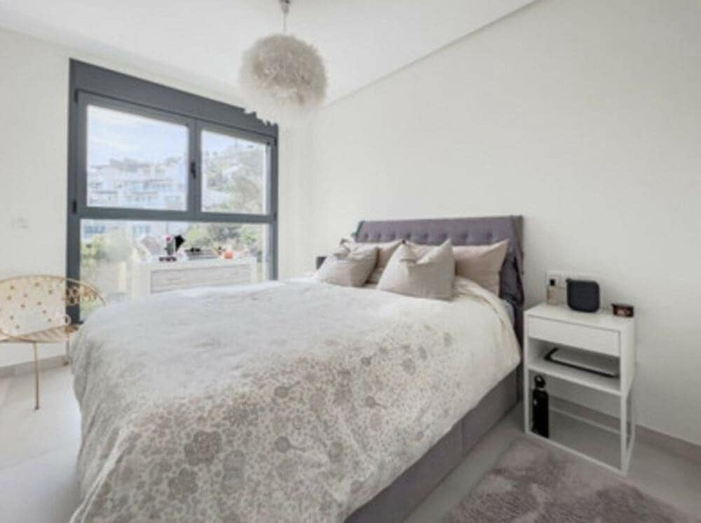 Appartement de 2 chambres à louer à Los Arqueros avec piscine garage - 2 400 € (Ref: 9533034)