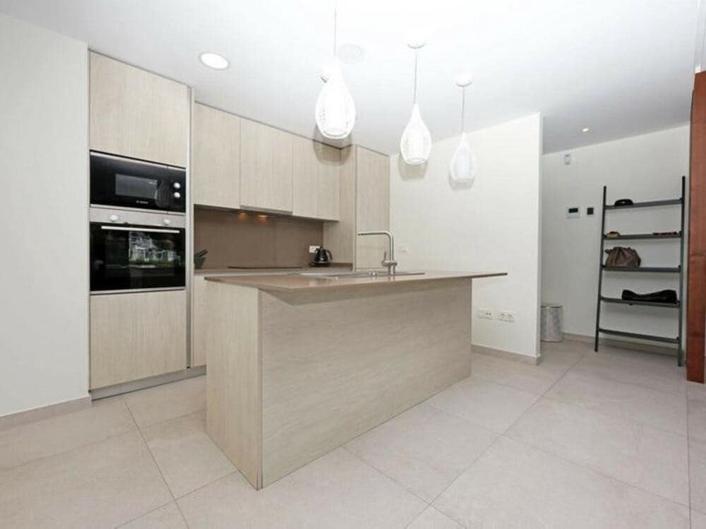 Appartement de 2 chambres à louer à Los Arqueros avec piscine garage - 2 400 € (Ref: 9533034)