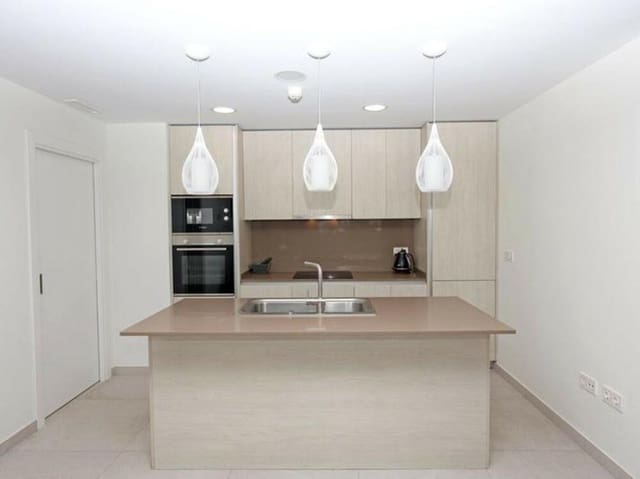 Appartement de 2 chambres à louer à Los Arqueros, Benahavís avec piscine garage - 2 400 € (Ref: 9533034)